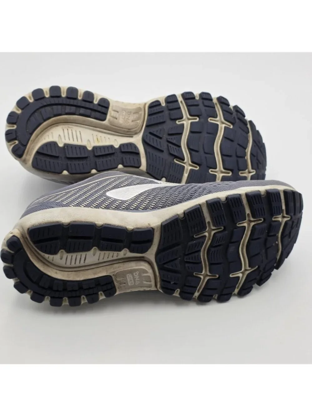 Brooks Ghost 12 Womens 9 Gray Running Shoes Athletic Sneakers 120305